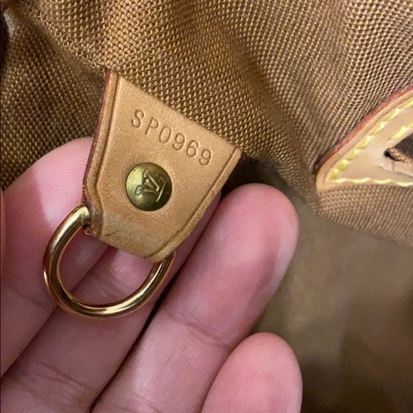 ⭐️SOLD⭐️Louis Vuitton Montsouris GM - Picture 8 of 16